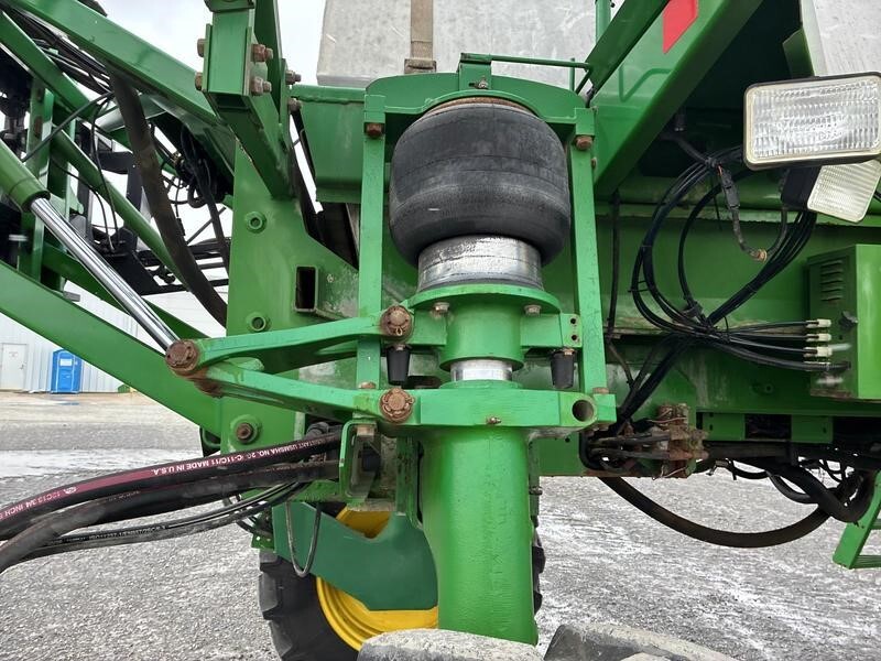 1998 John Deere 4700 Self-Propelled Sprayer