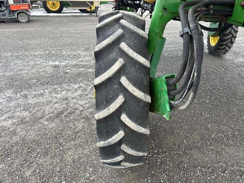 1998 John Deere 4700 Self-Propelled Sprayer