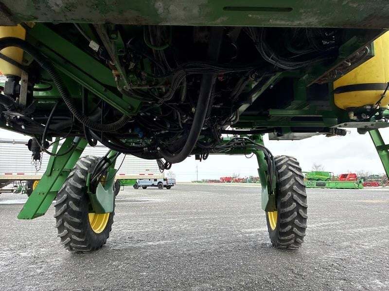 1998 John Deere 4700 Self-Propelled Sprayer