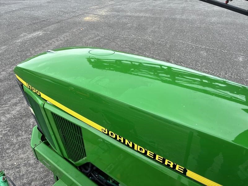 1998 John Deere 4700 Self-Propelled Sprayer