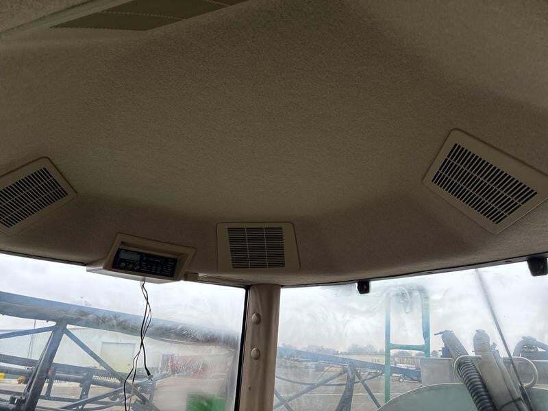 1998 John Deere 4700 Self-Propelled Sprayer
