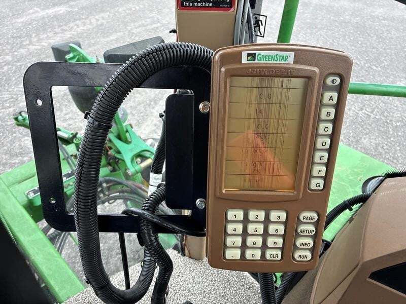 1998 John Deere 4700 Self-Propelled Sprayer