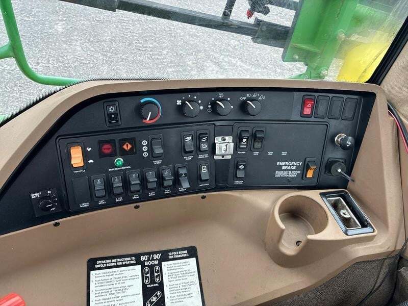 1998 John Deere 4700 Self-Propelled Sprayer