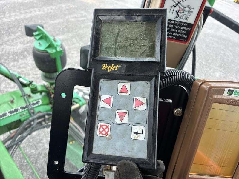 1998 John Deere 4700 Self-Propelled Sprayer