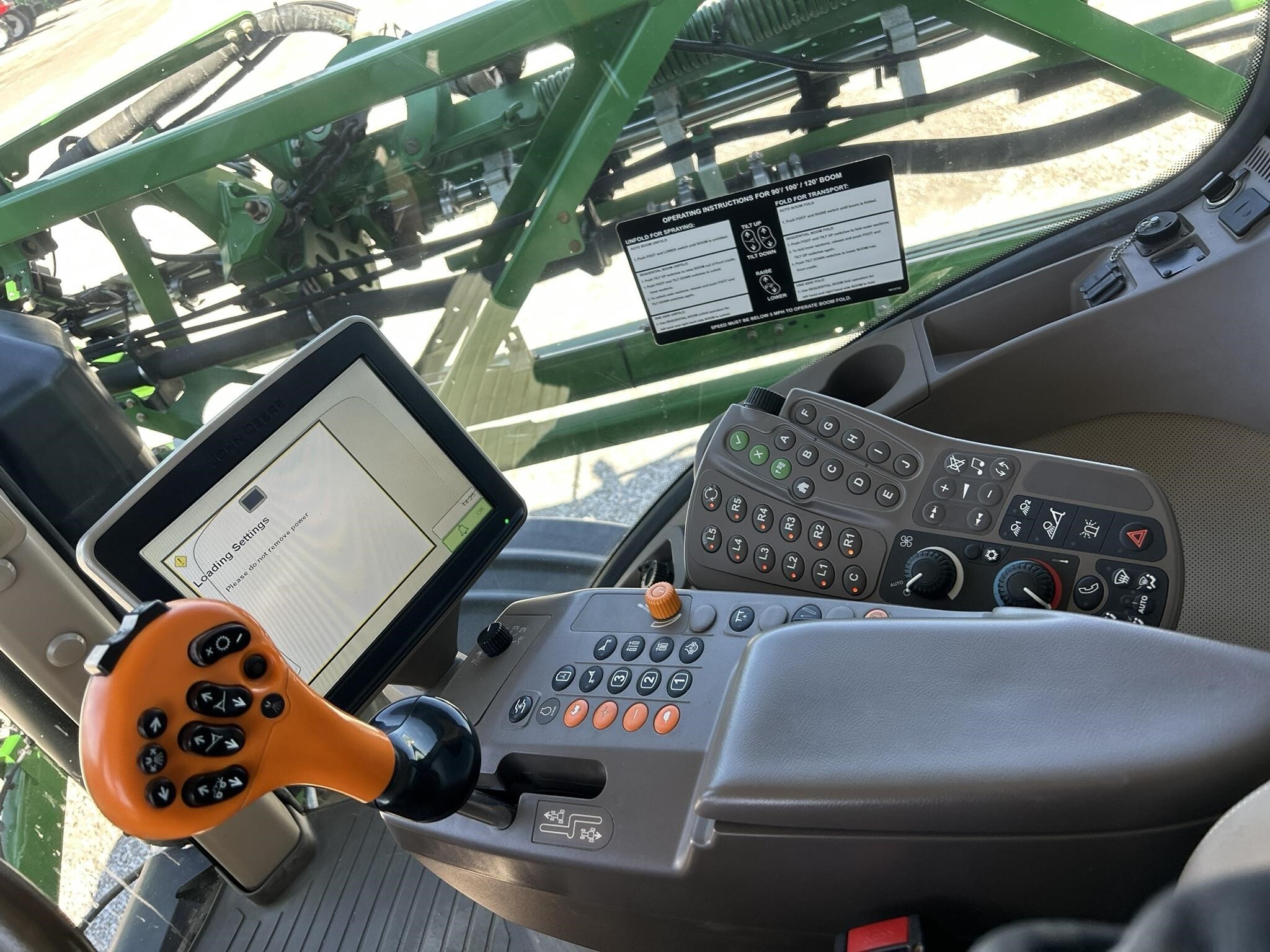 2015 John Deere R4030 Self-Propelled Sprayer