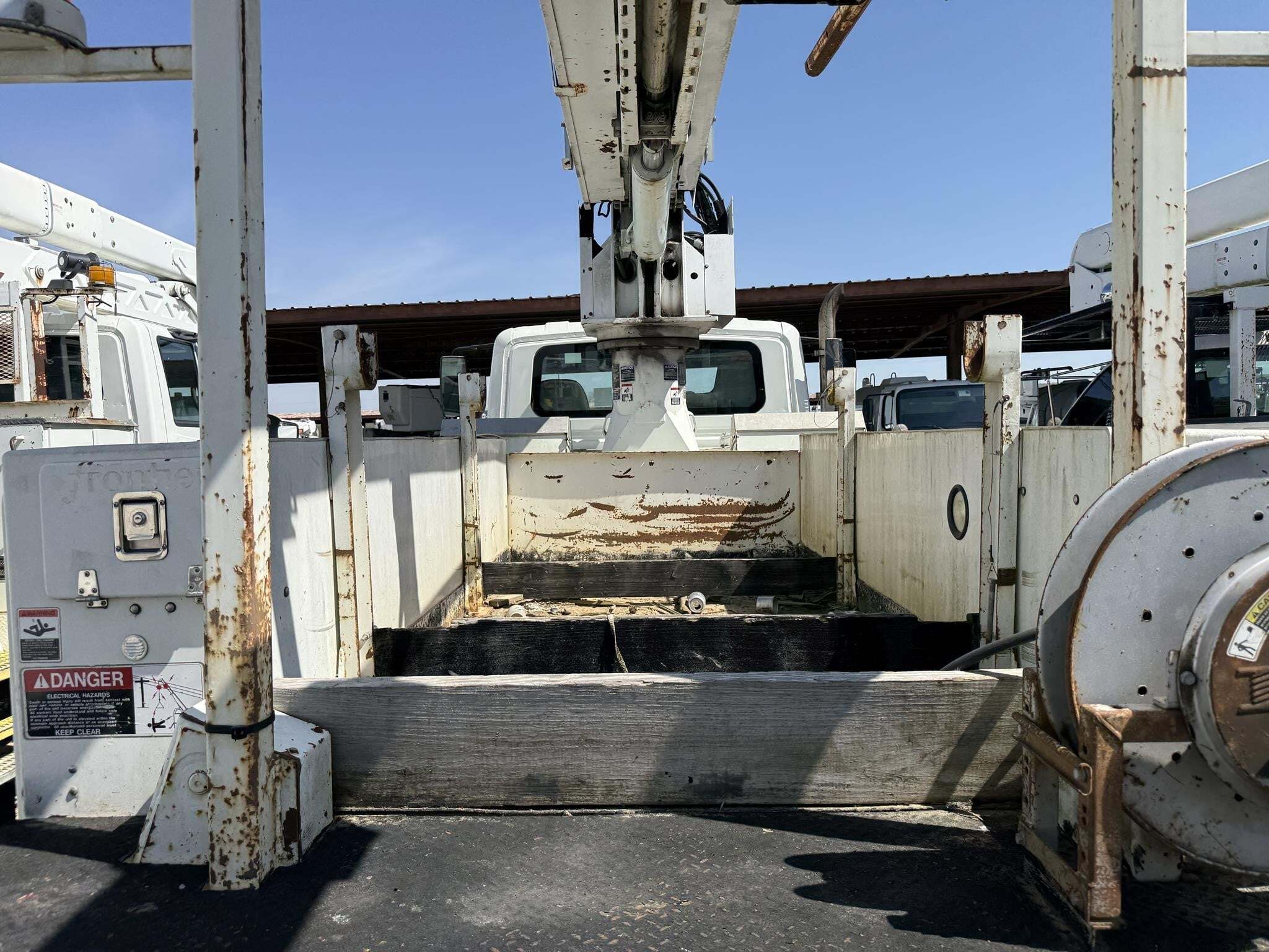 2001 Altec AA755L Crane