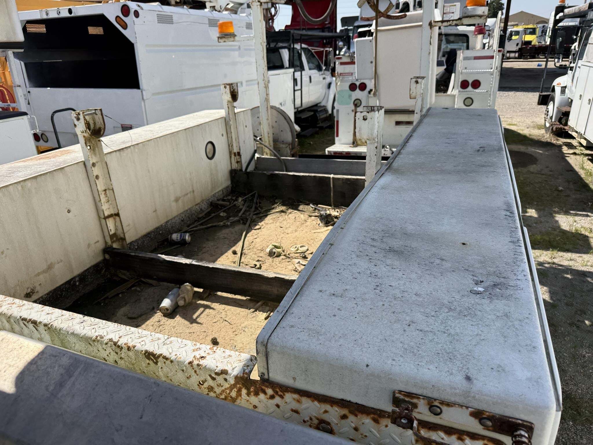 2001 Altec AA755L Crane