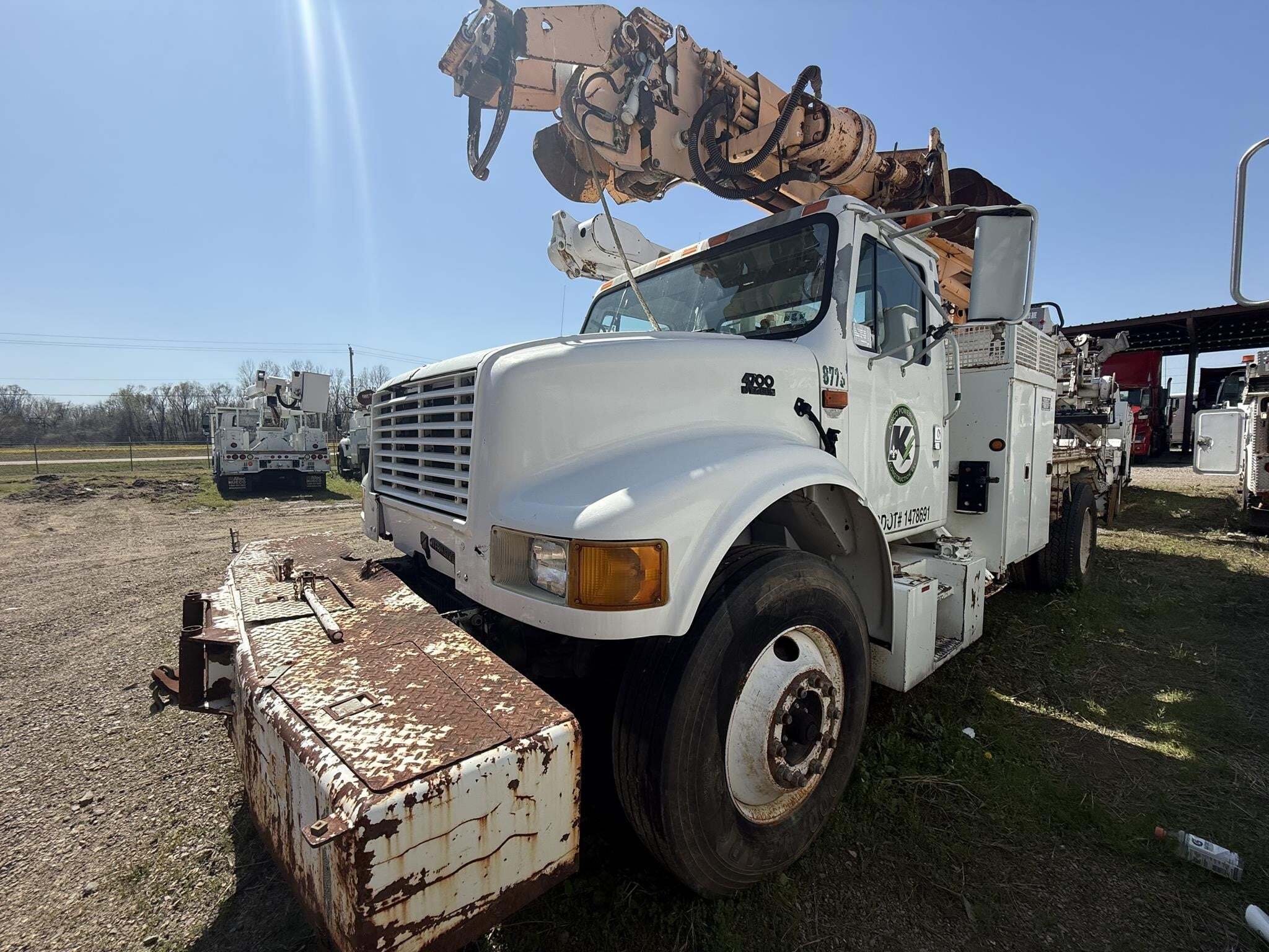 2001 Altec DM45BTR Crane
