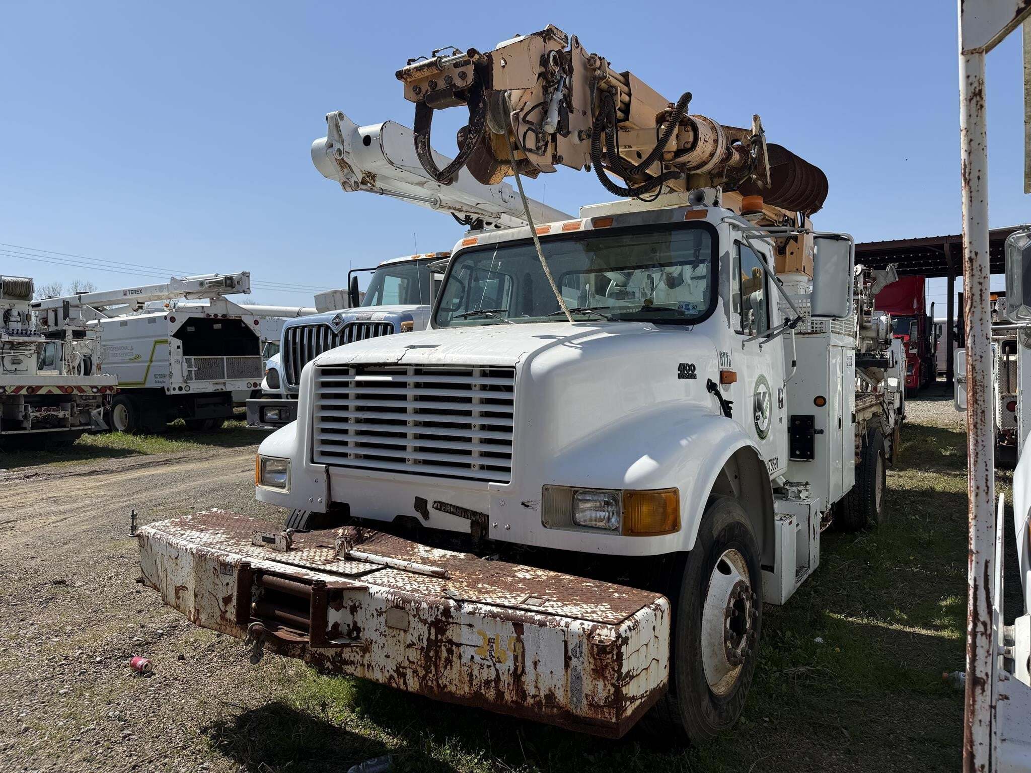 2001 Altec DM45BTR Crane