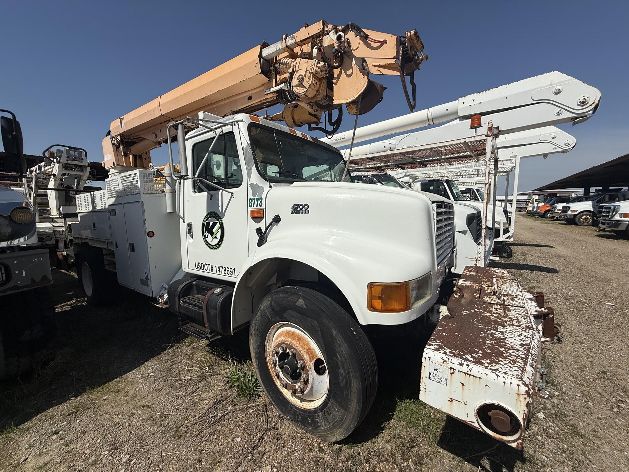 2001 Altec DM45BTR Crane