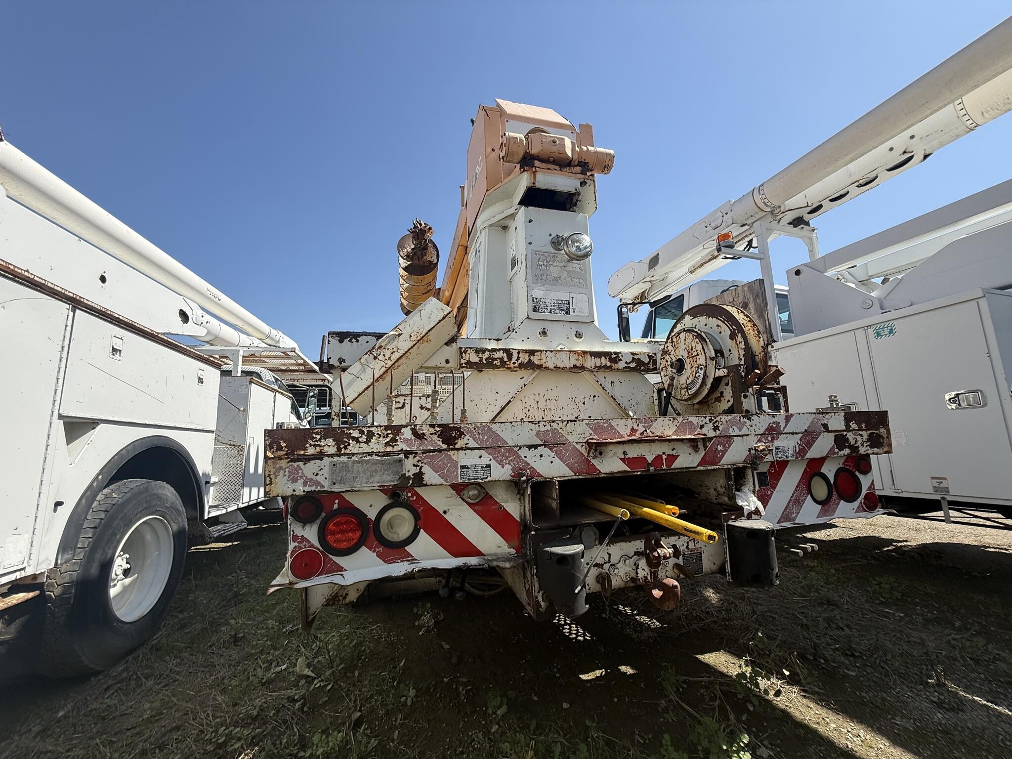 2001 Altec DM45BTR Crane
