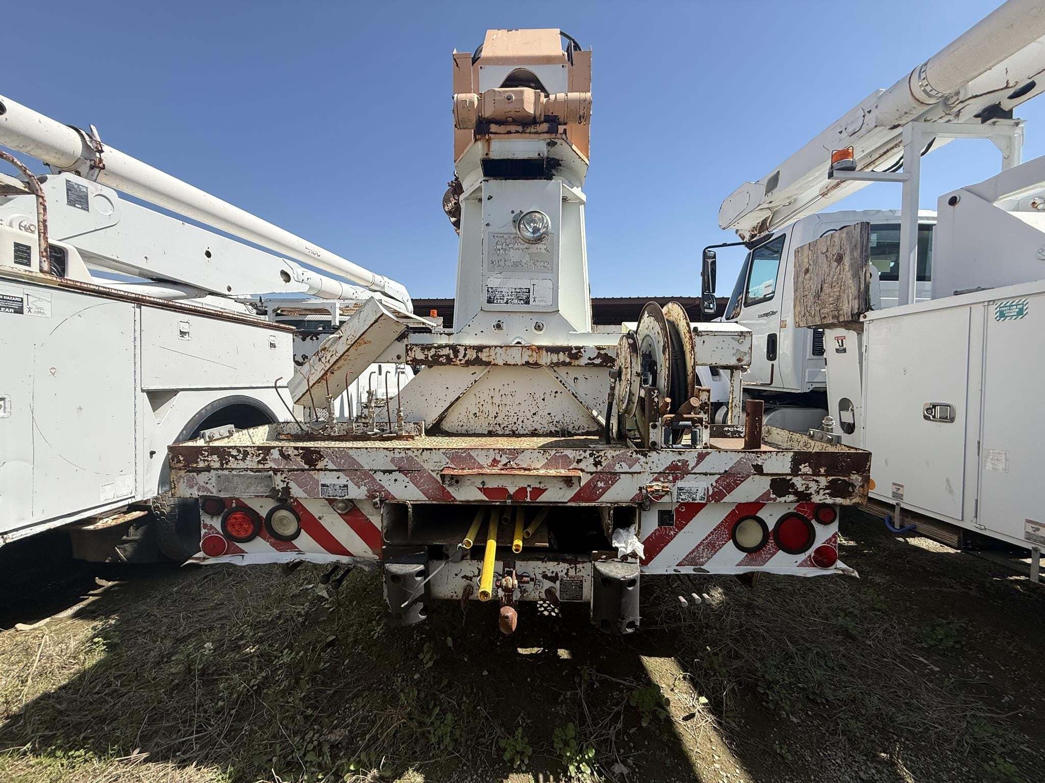 2001 Altec DM45BTR Crane
