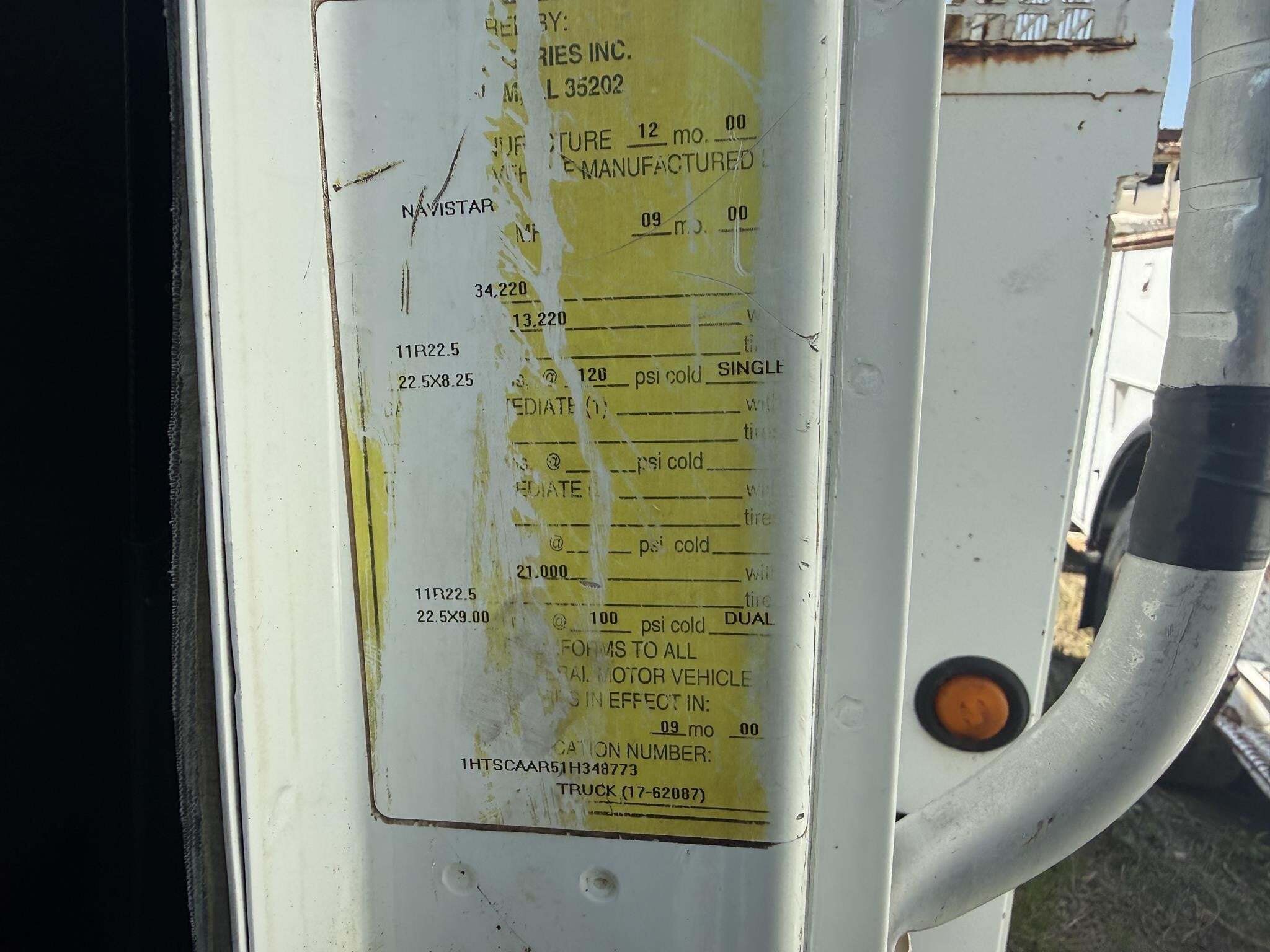 2001 Altec DM45BTR Crane