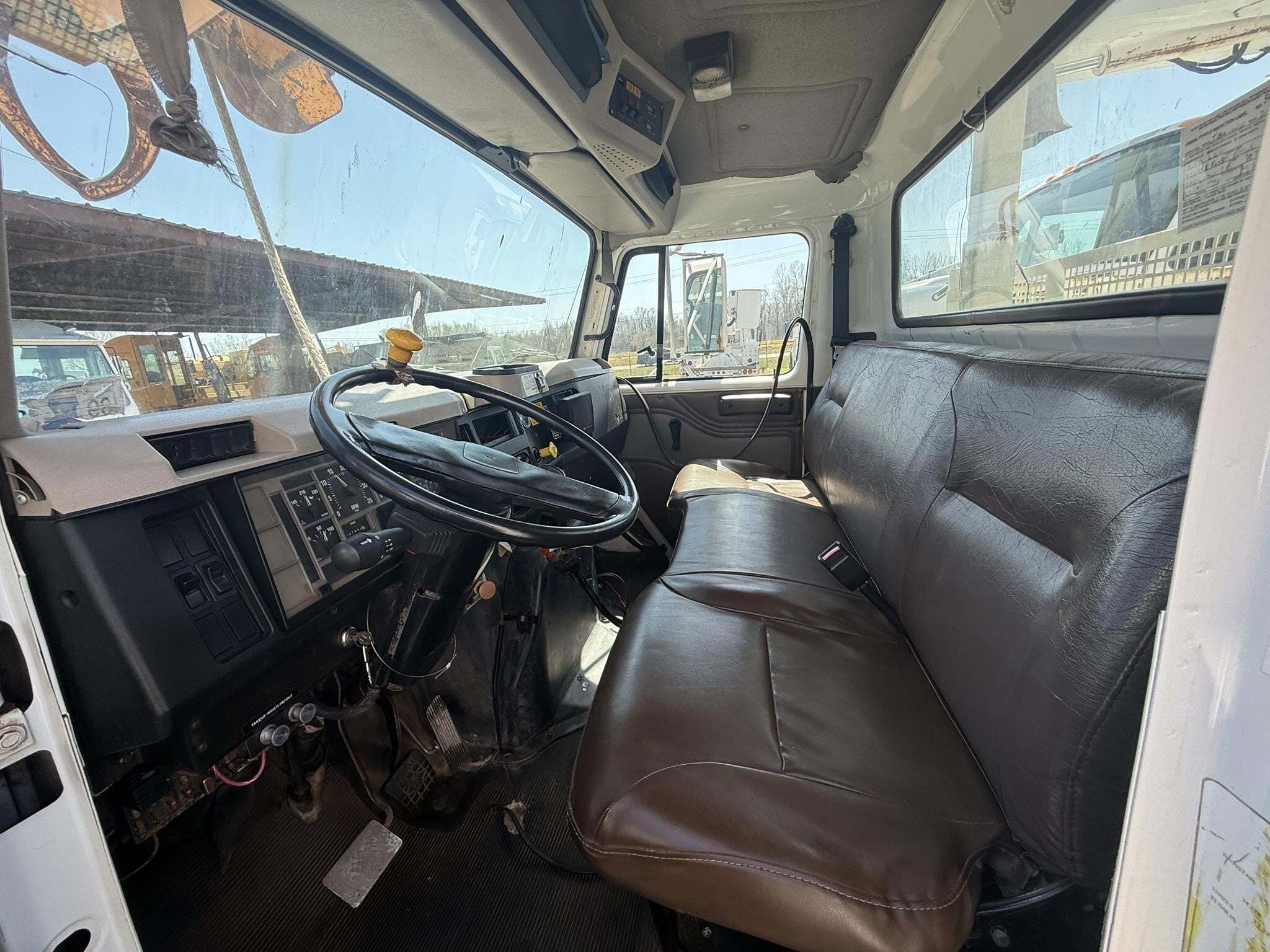 2001 Altec DM45BTR Crane