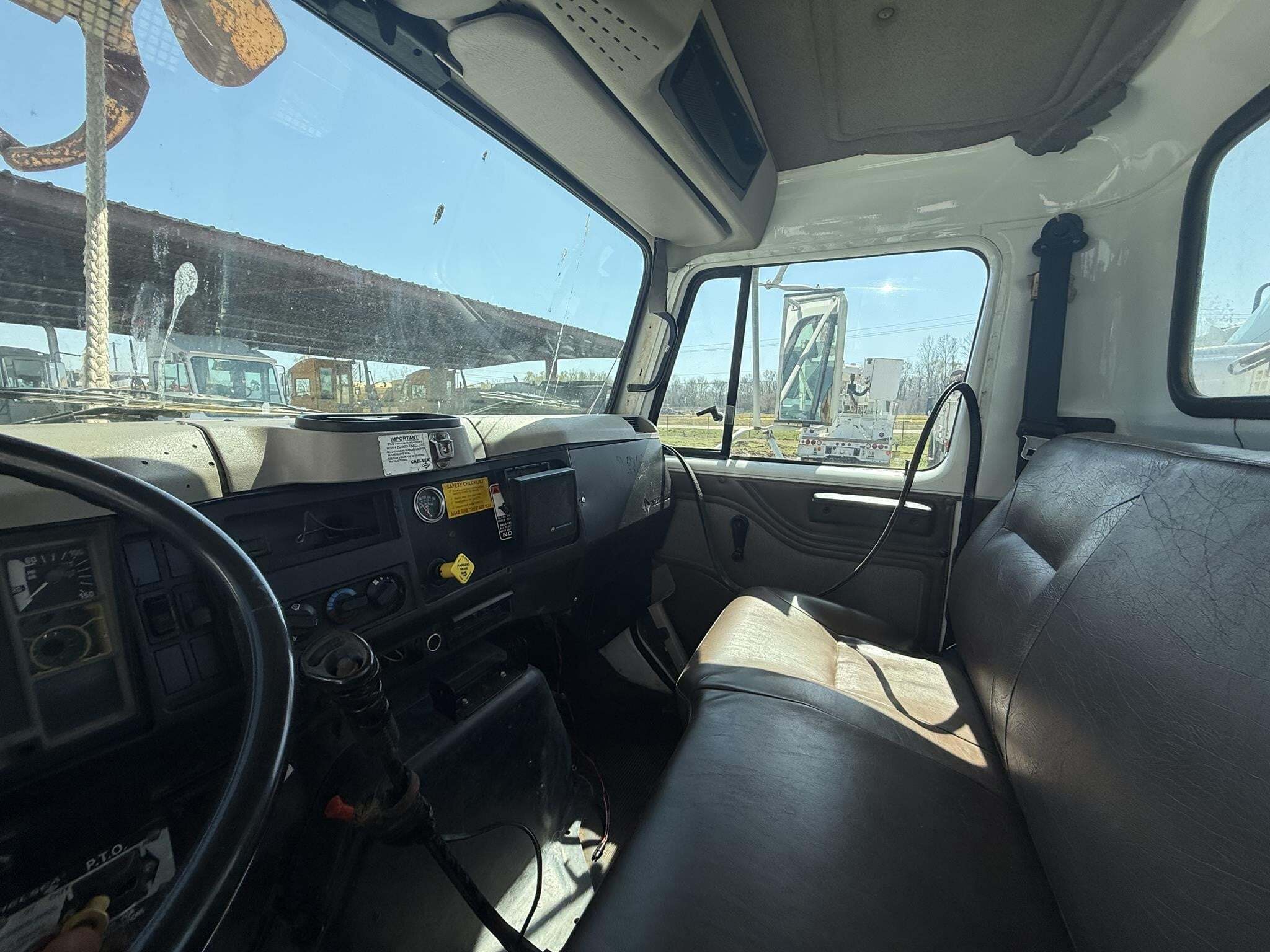 2001 Altec DM45BTR Crane