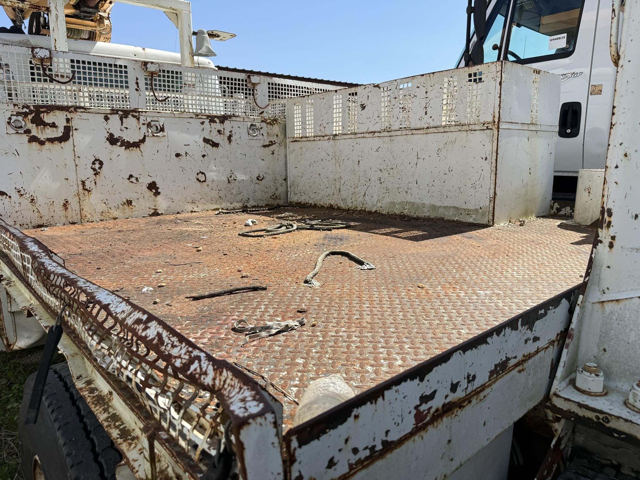 2001 Altec DM45BTR Crane