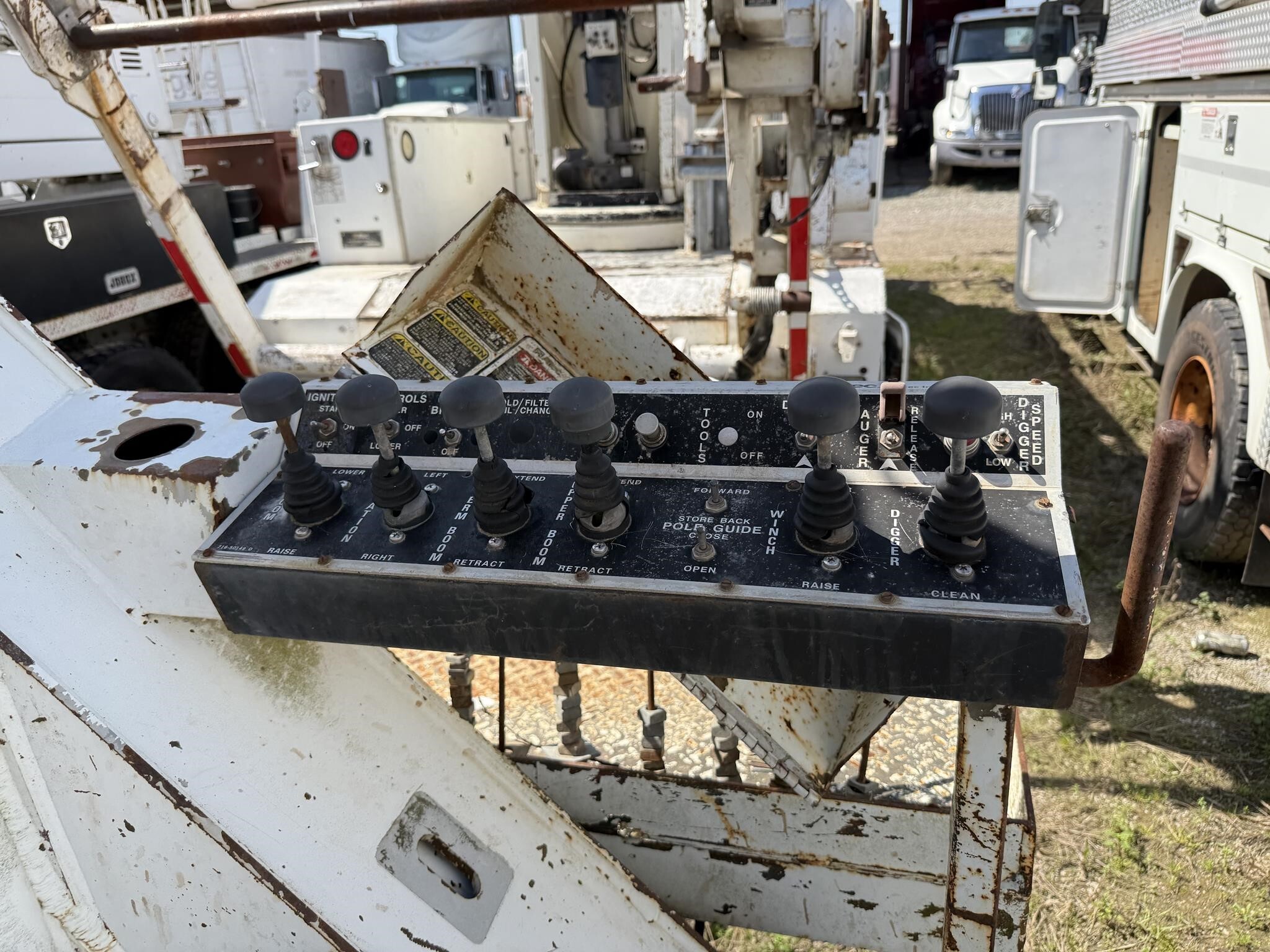 2001 Altec DM45BTR Crane