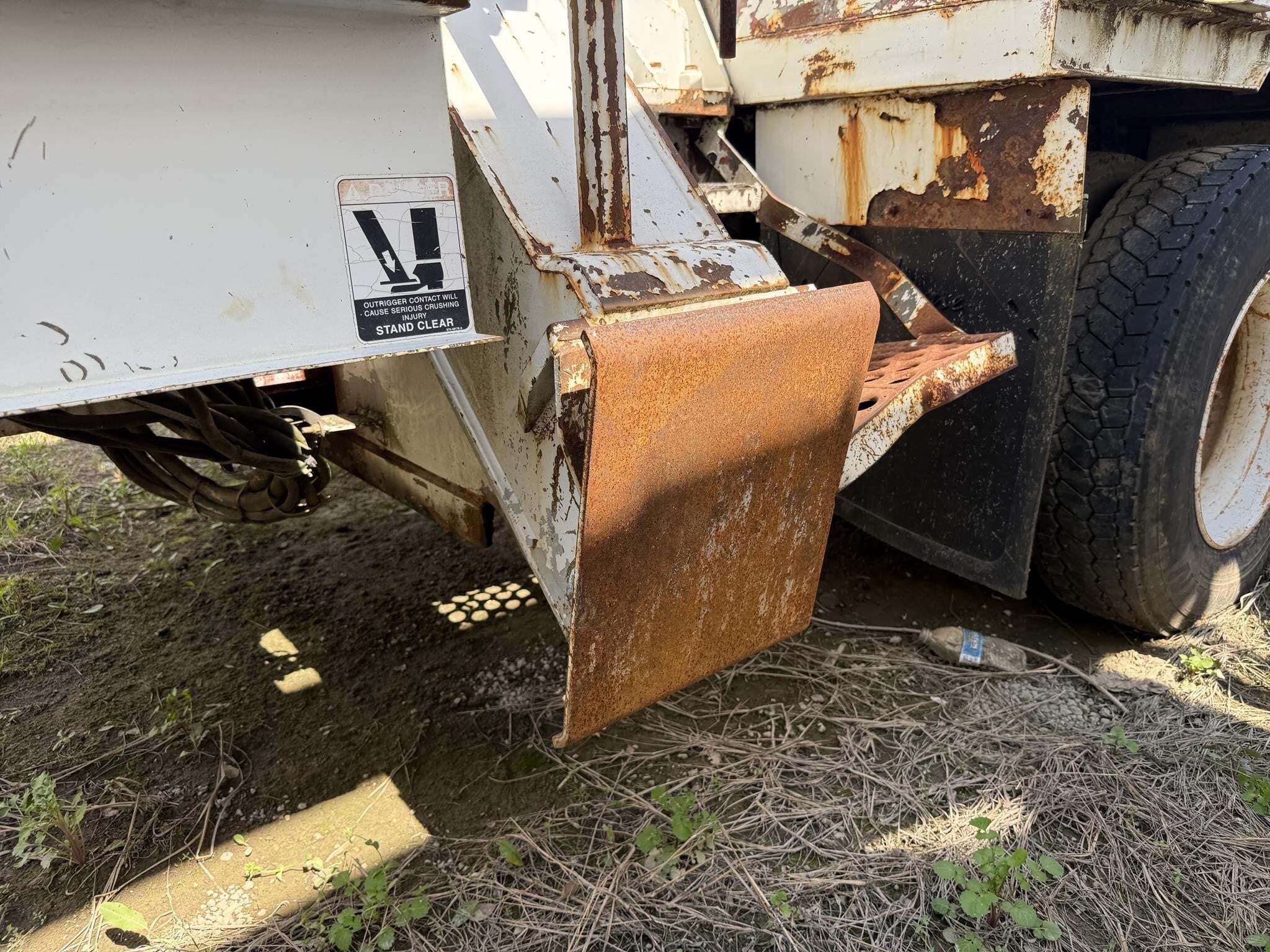 2001 Altec DM45BTR Crane