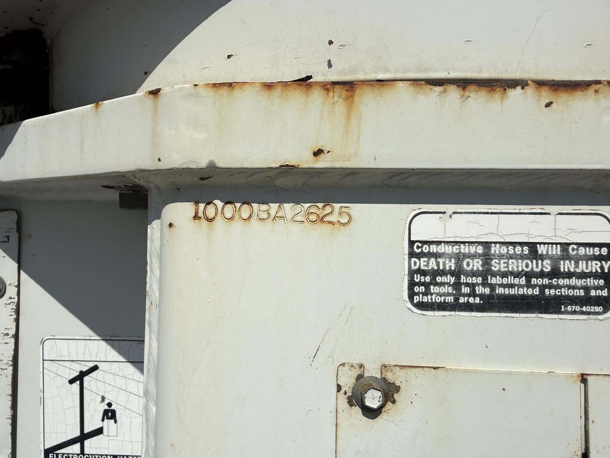 2001 Altec DM45BTR Crane