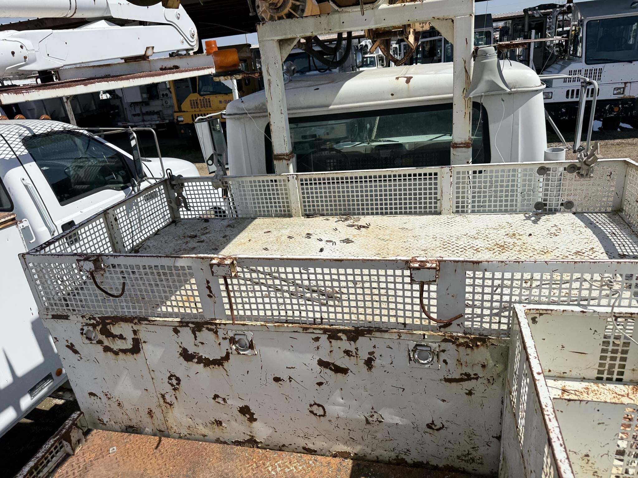 2001 Altec DM45BTR Crane