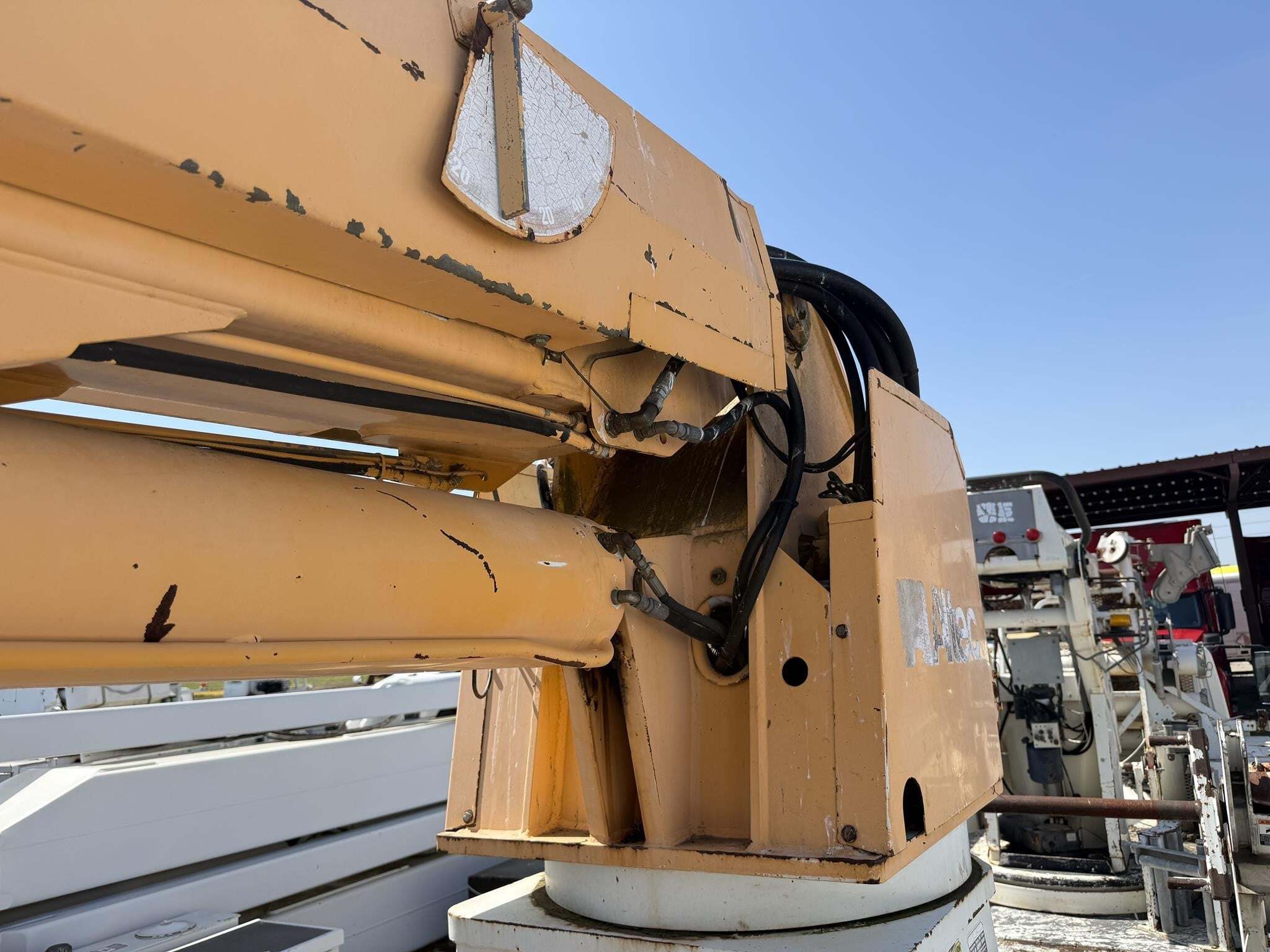 2001 Altec DM45BTR Crane