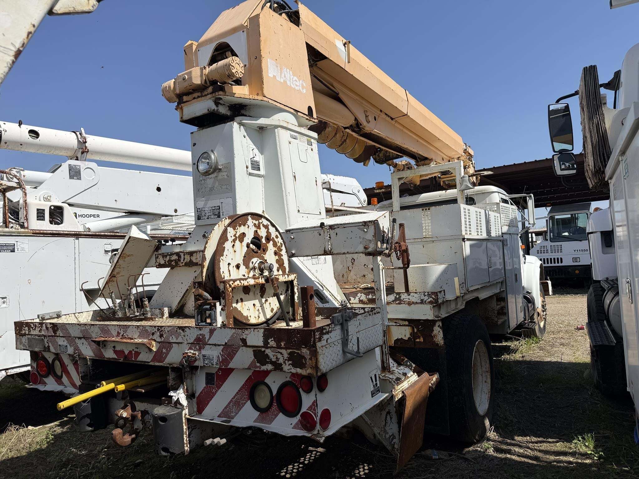 2001 Altec DM45BTR Crane