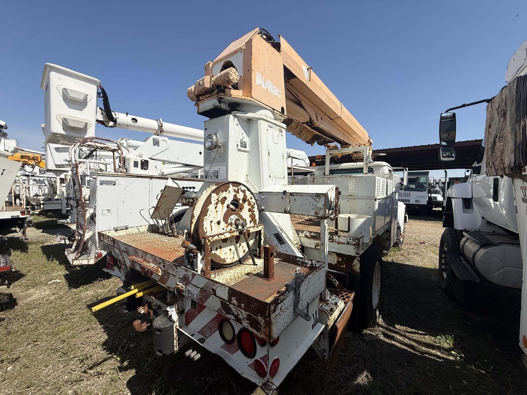 2001 Altec DM45BTR Crane
