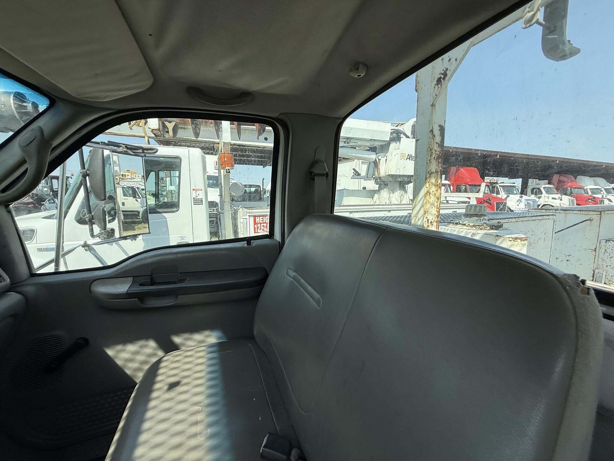 2004 Altec AA755L Crane