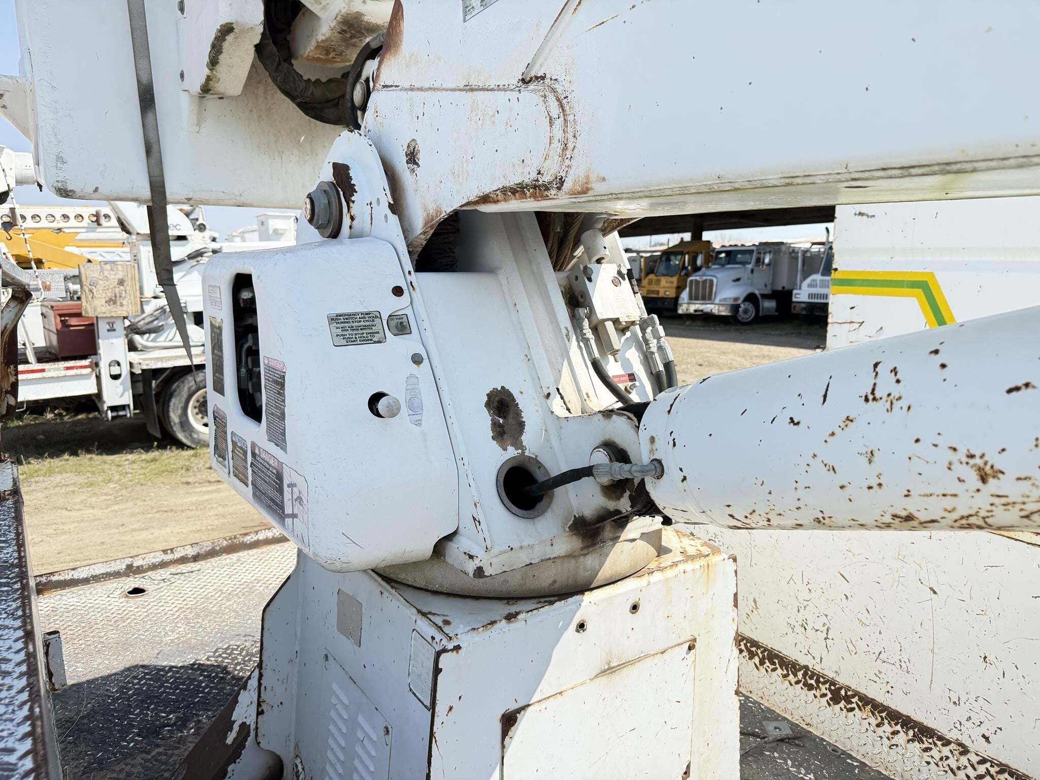 2004 Altec AA755L Crane