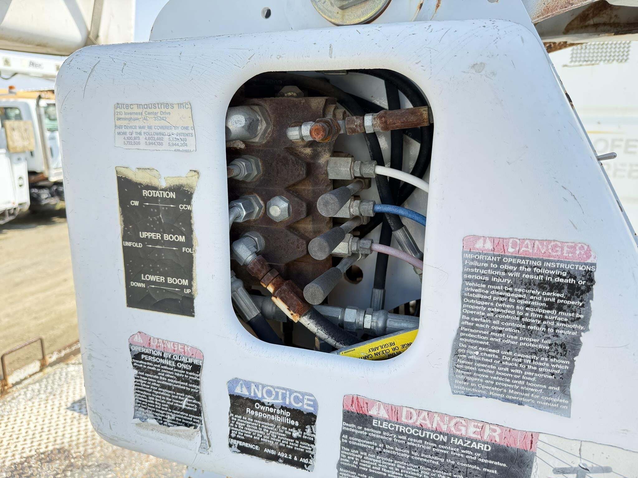 2004 Altec AA755L Crane
