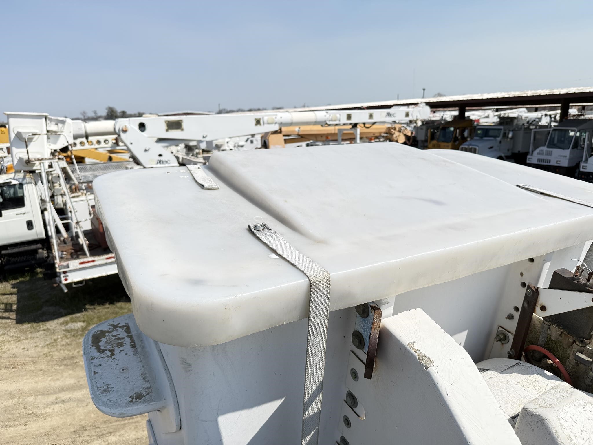 2004 Altec AA755L Crane