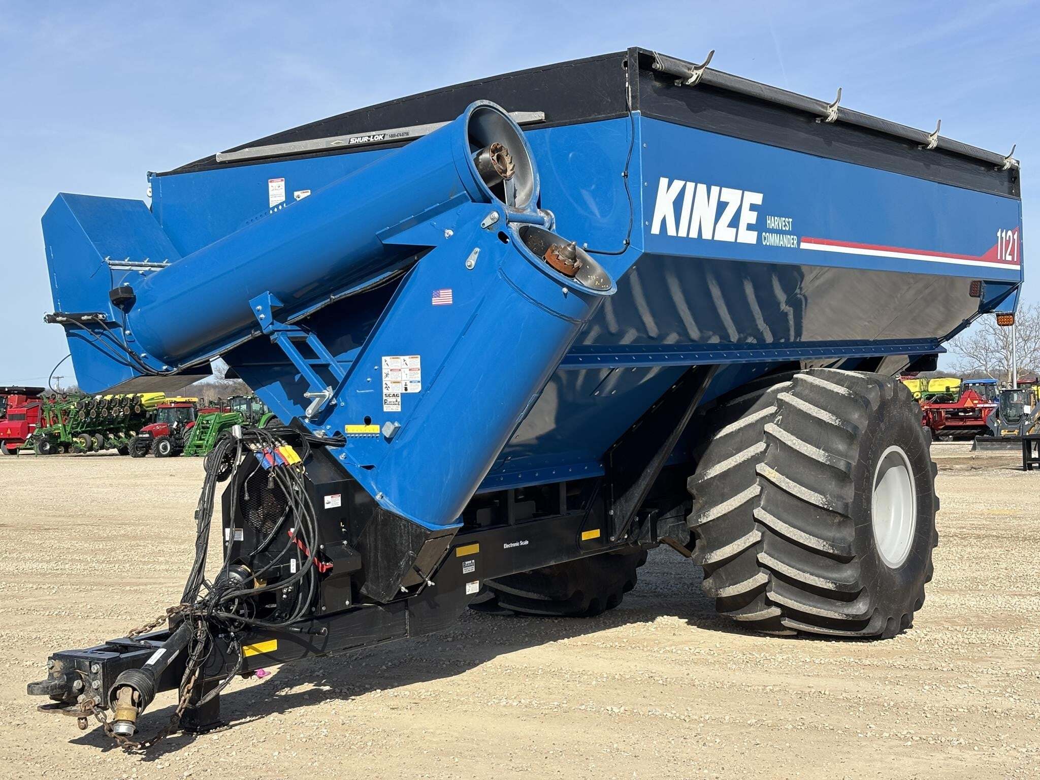 2023 Kinze 1121 Grain Cart