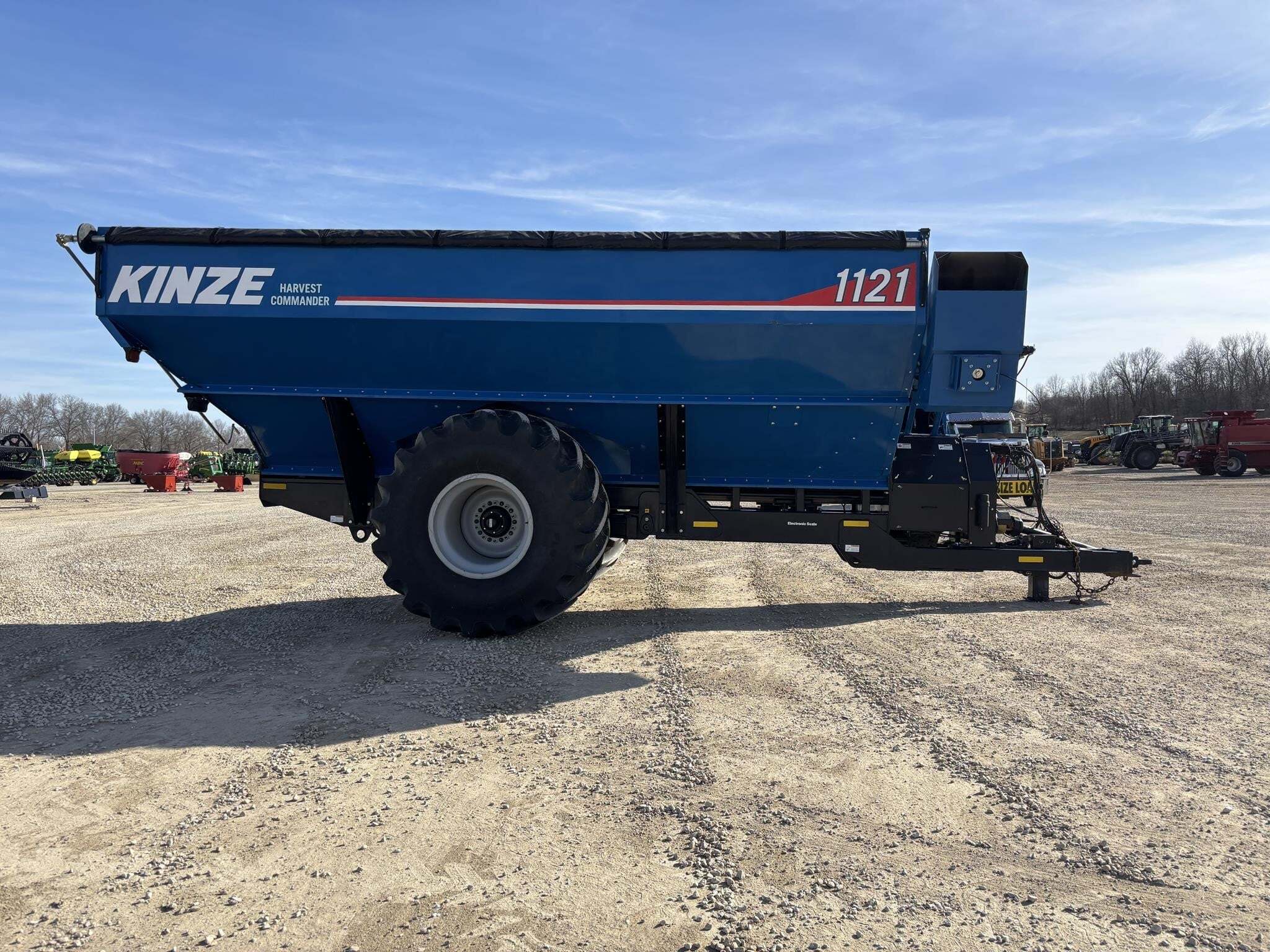 2023 Kinze 1121 Grain Cart