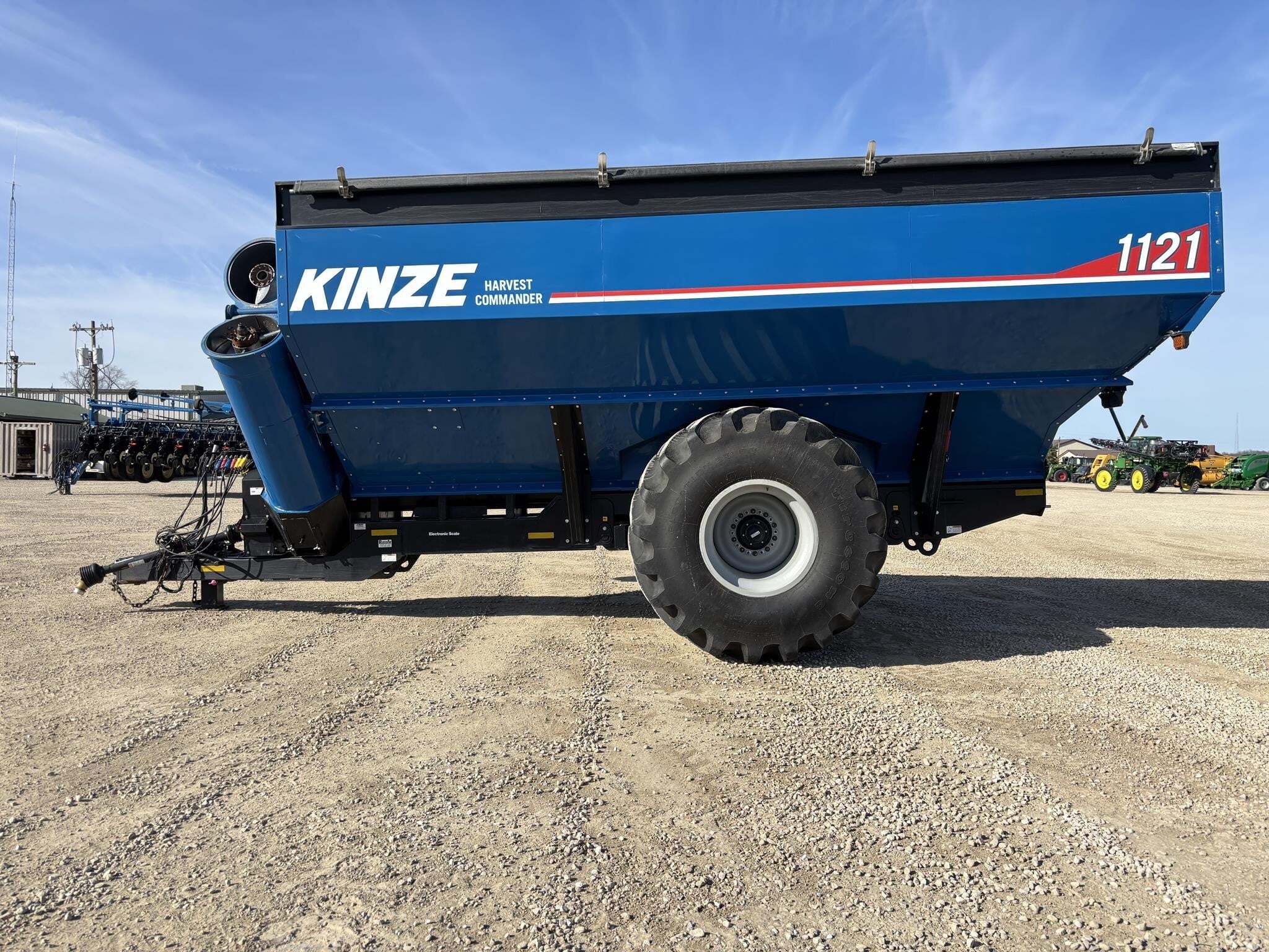 2023 Kinze 1121 Grain Cart