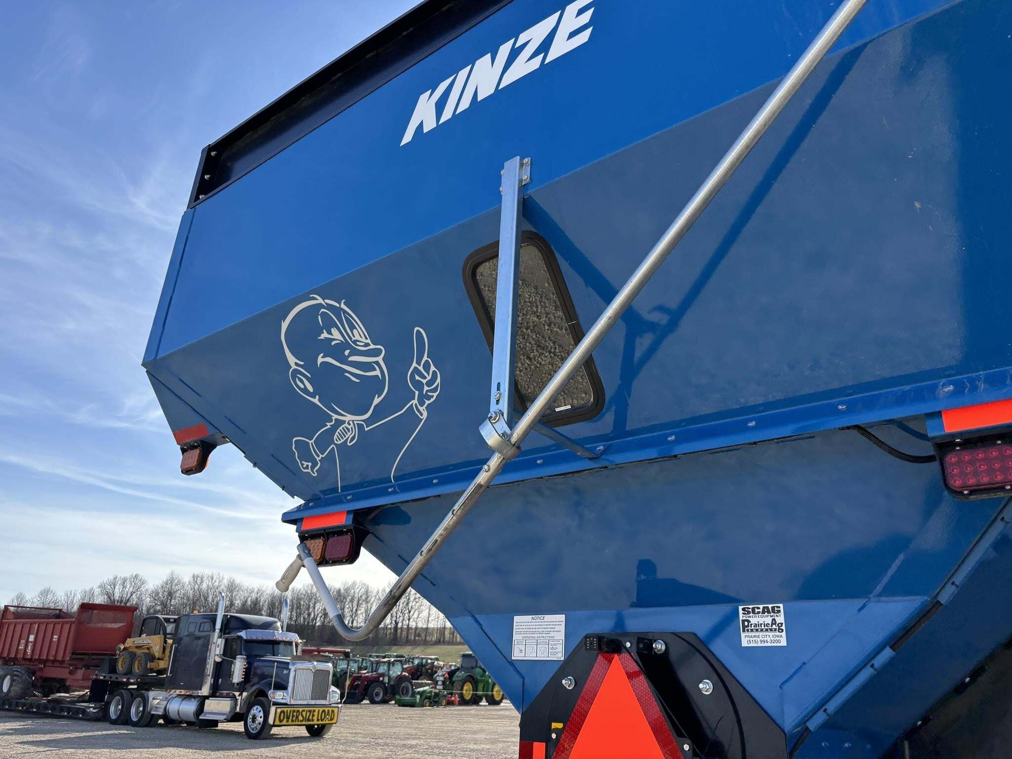 2023 Kinze 1121 Grain Cart
