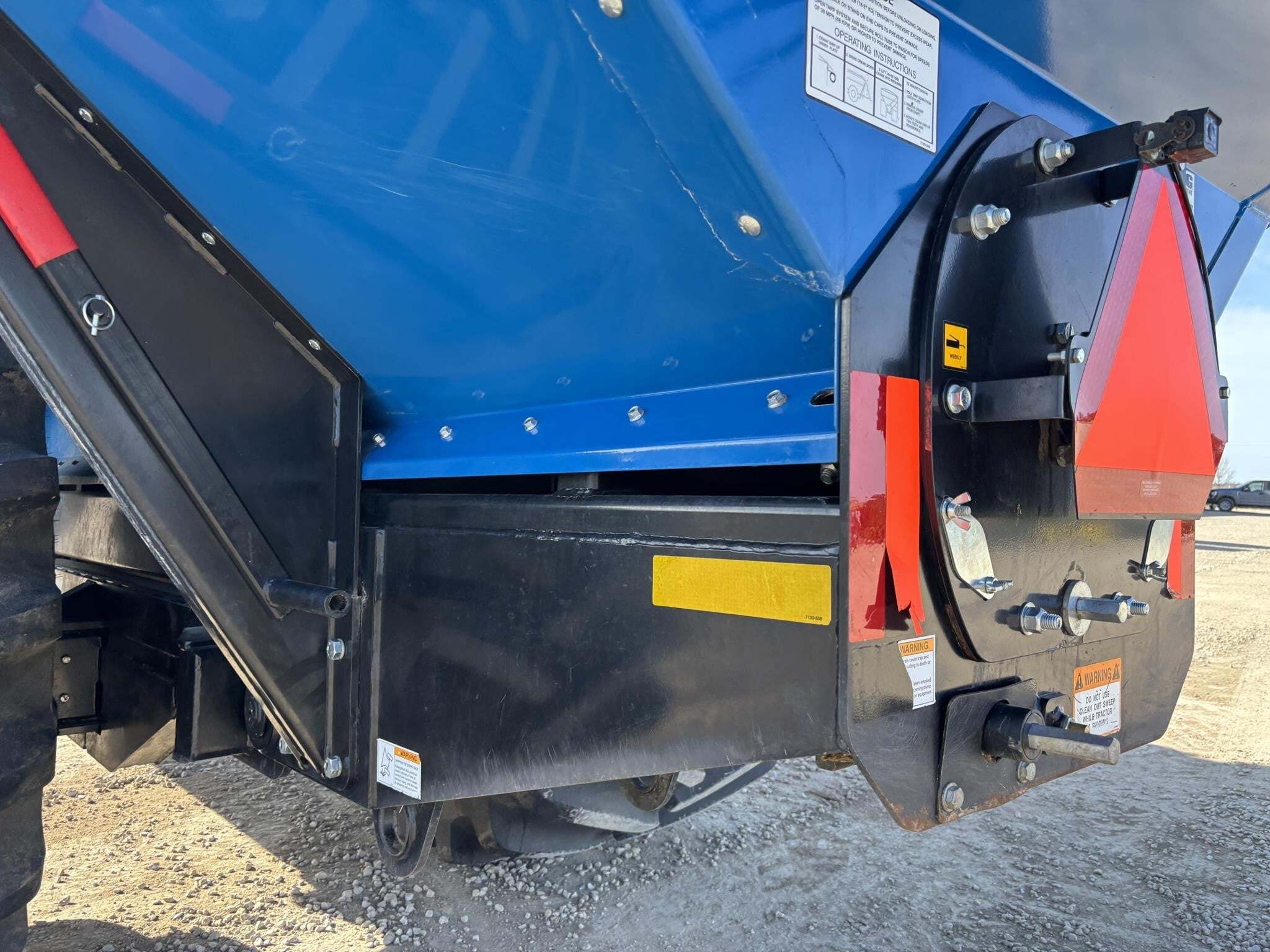2023 Kinze 1121 Grain Cart
