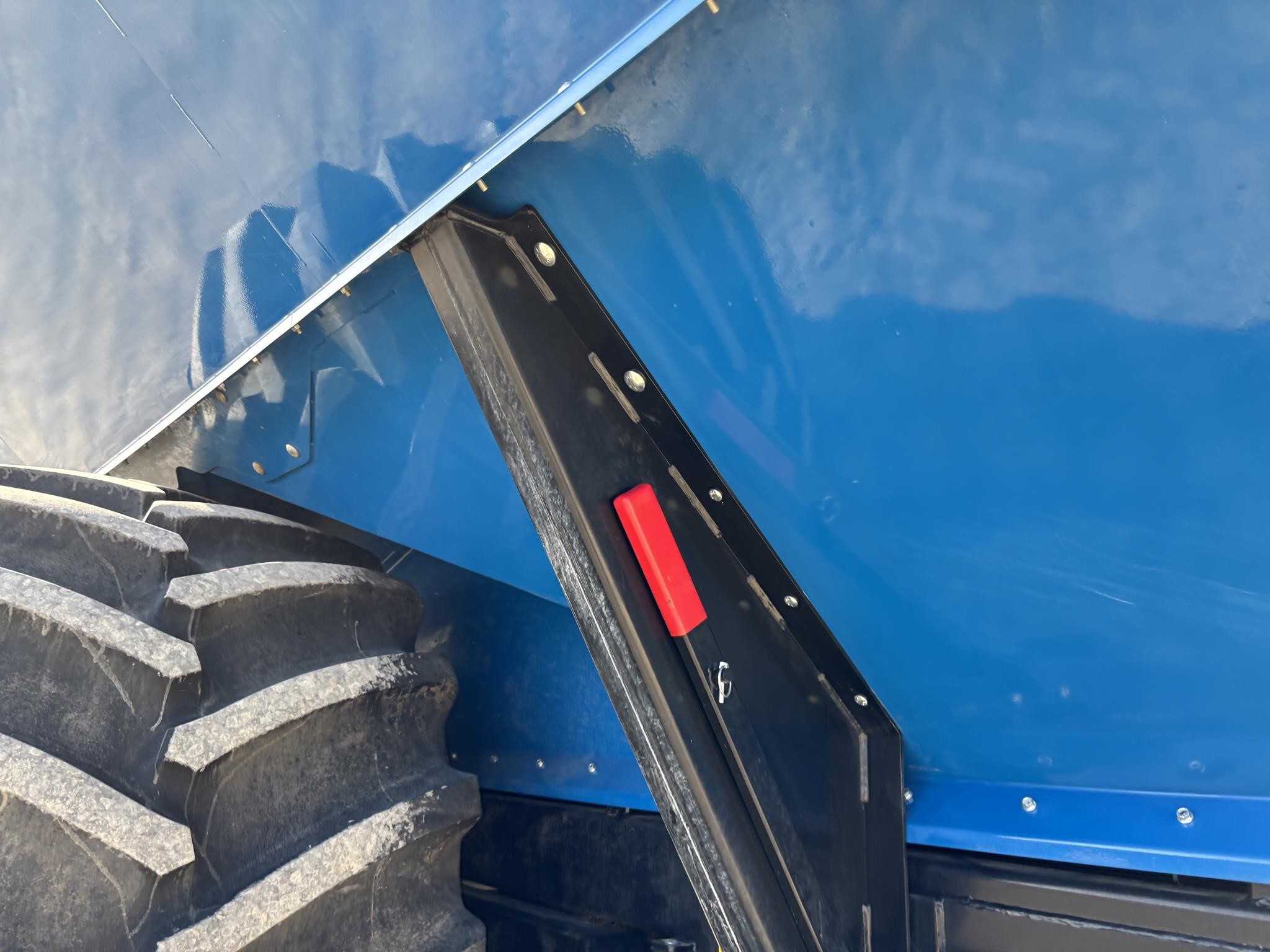 2023 Kinze 1121 Grain Cart
