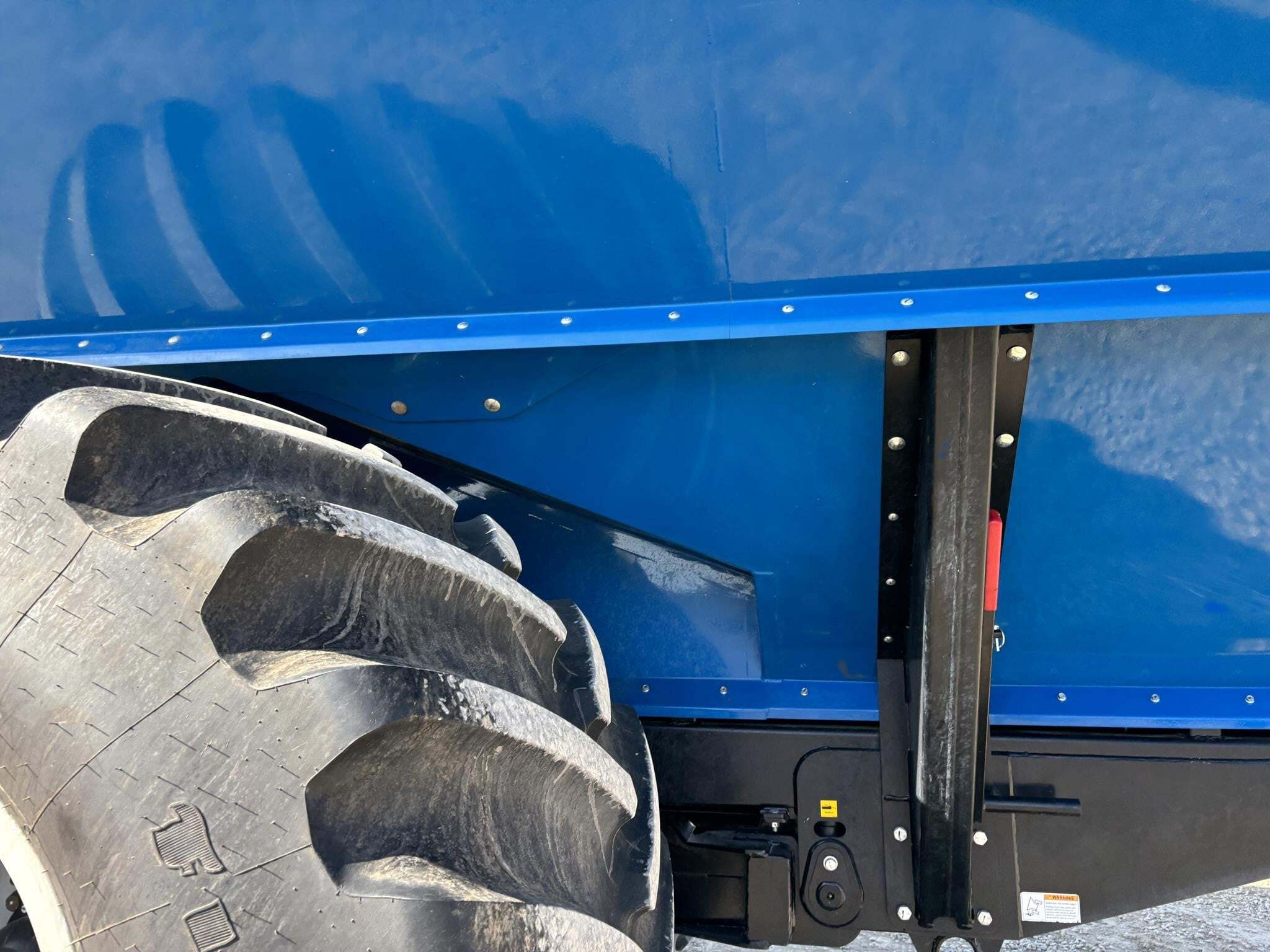 2023 Kinze 1121 Grain Cart