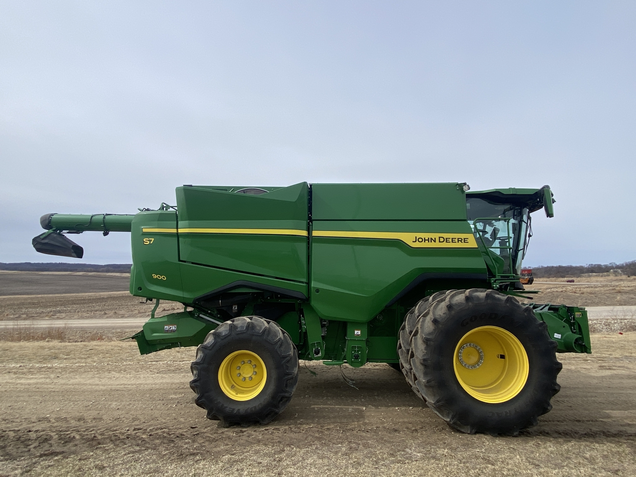 2025 John Deere S7 900 Combine
