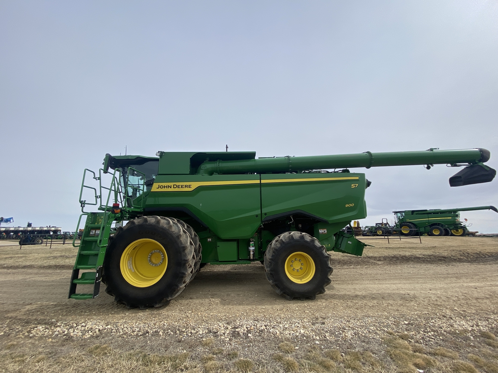 2025 John Deere S7 900 Combine