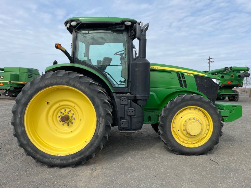 2016 John Deere 7290R Tractor