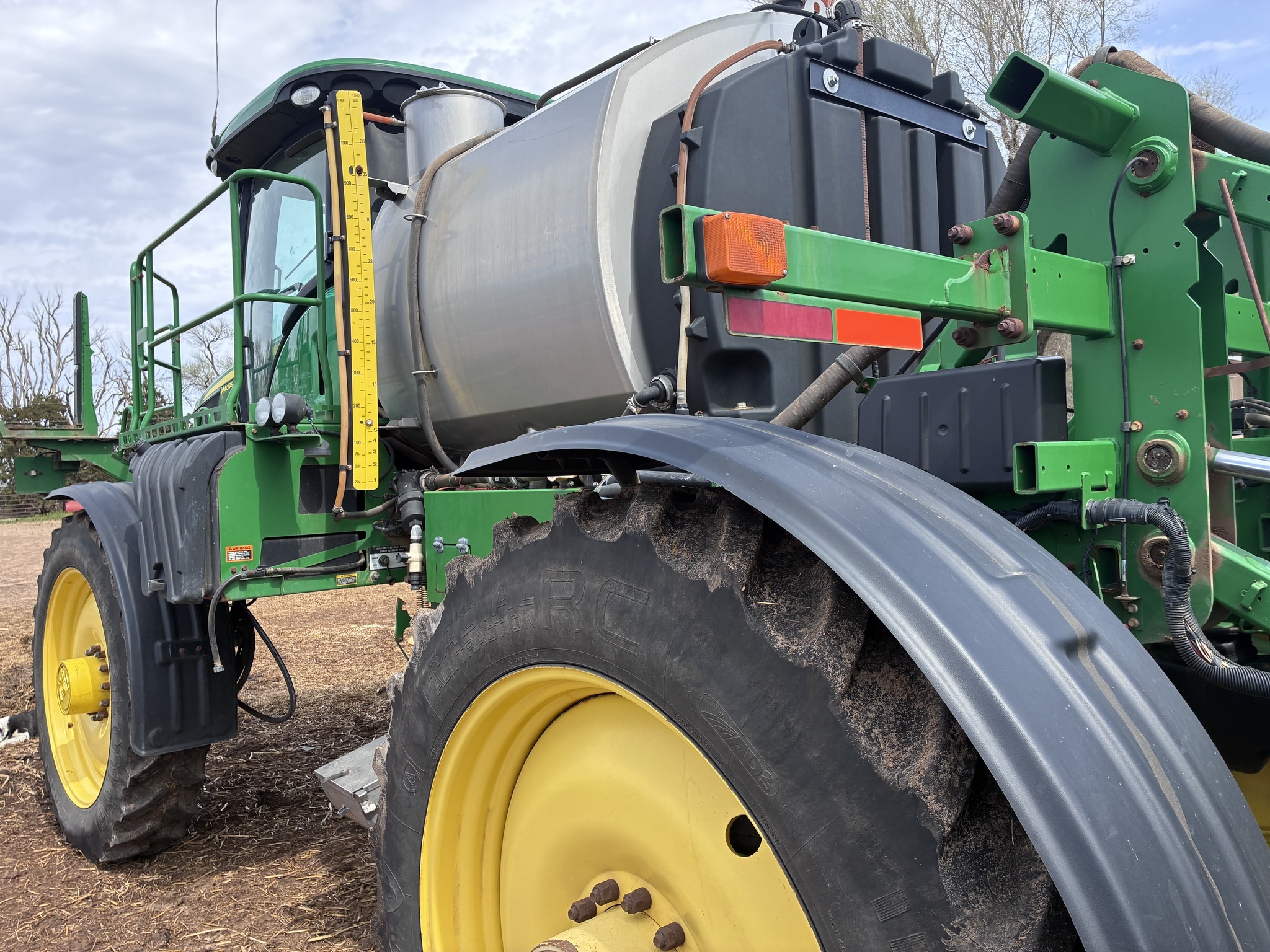 2014 John Deere R4038 Self-Propelled Sprayer