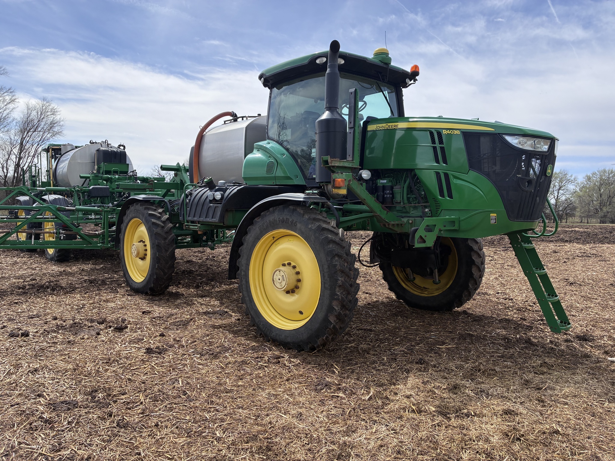 2014 John Deere R4038 Self-Propelled Sprayer