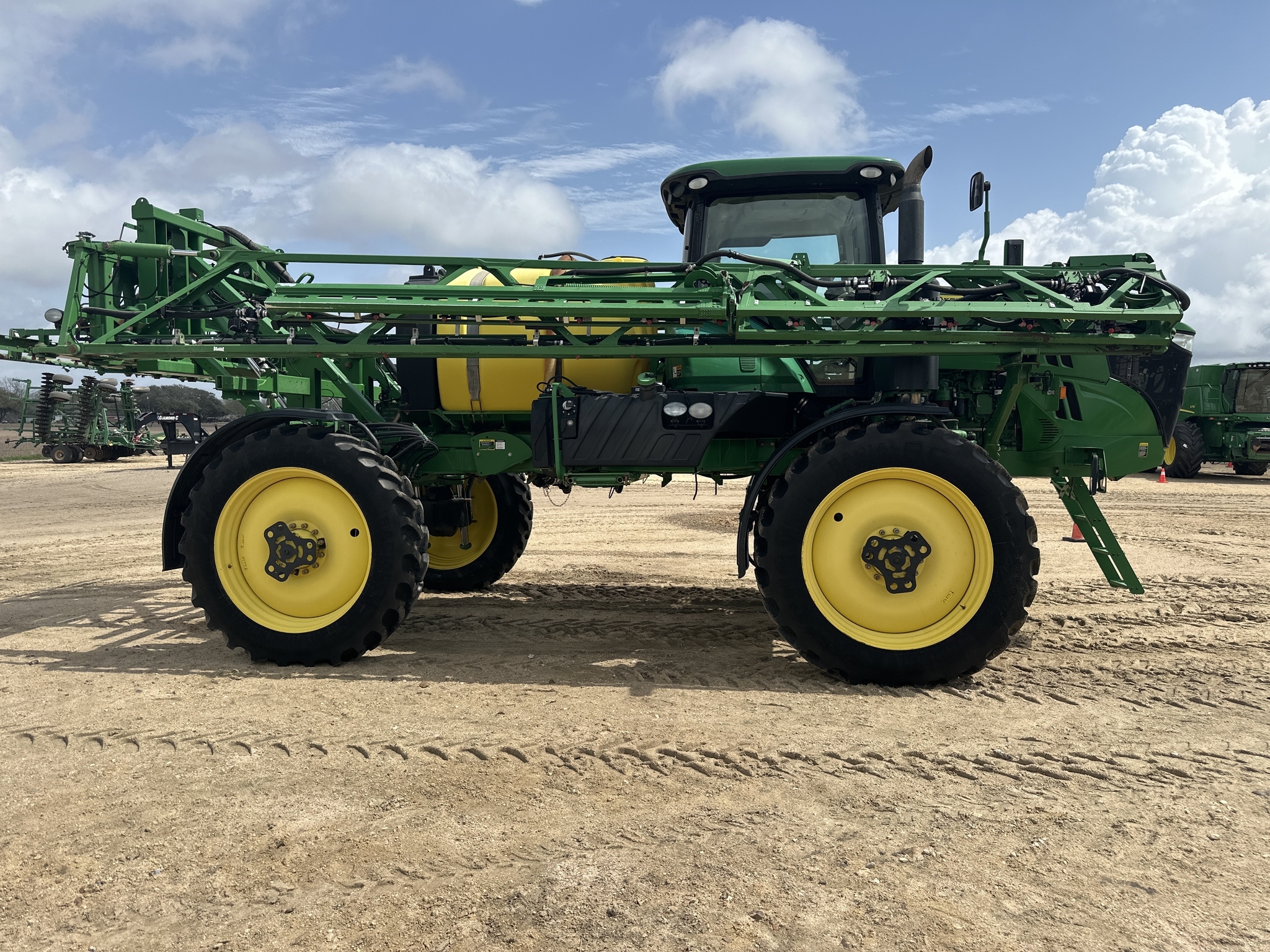 2015 John Deere R4030 Self-Propelled Sprayer