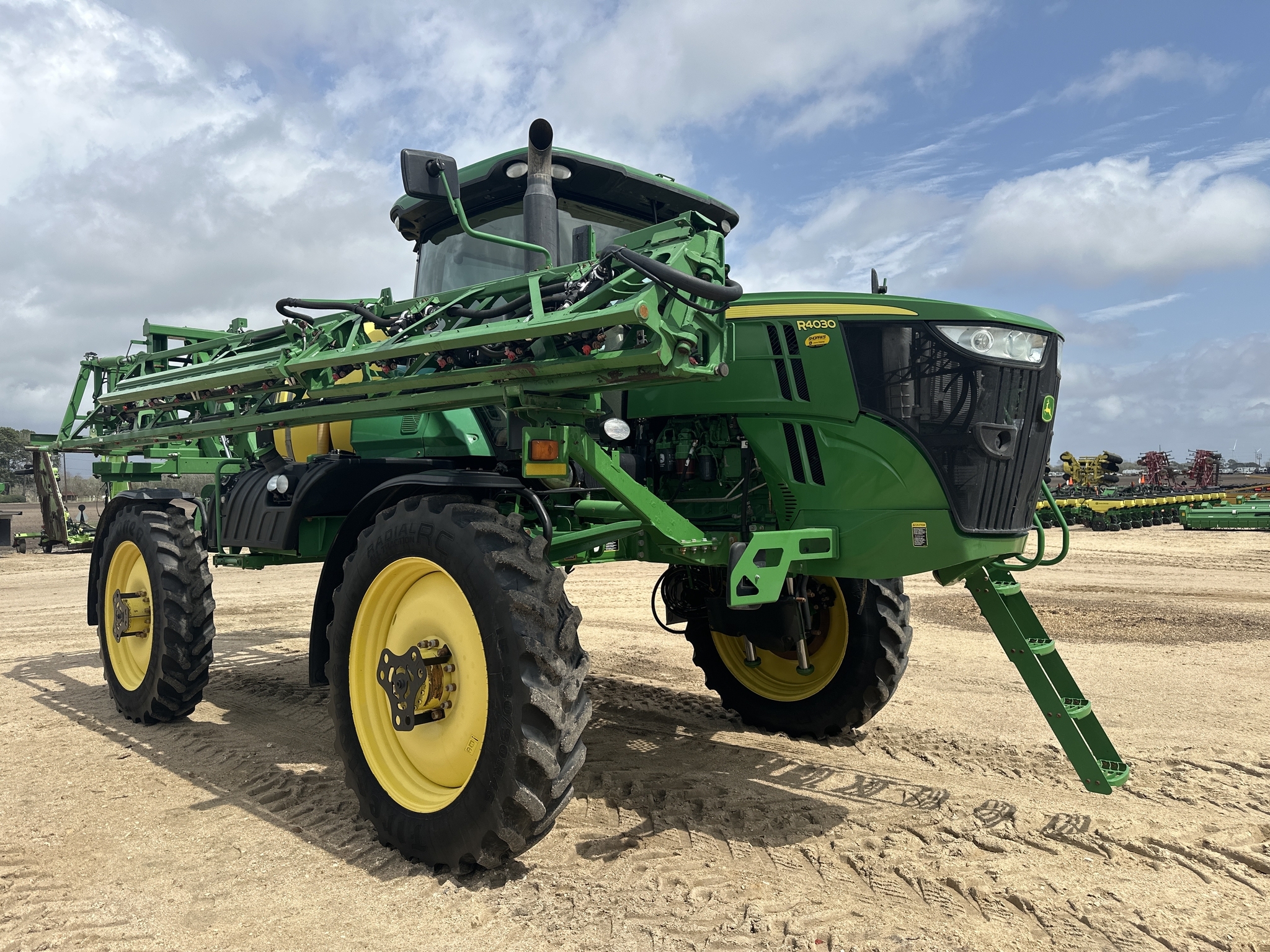 2015 John Deere R4030 Self-Propelled Sprayer