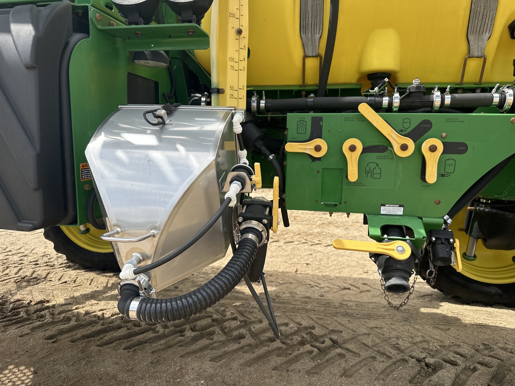 2015 John Deere R4030 Self-Propelled Sprayer