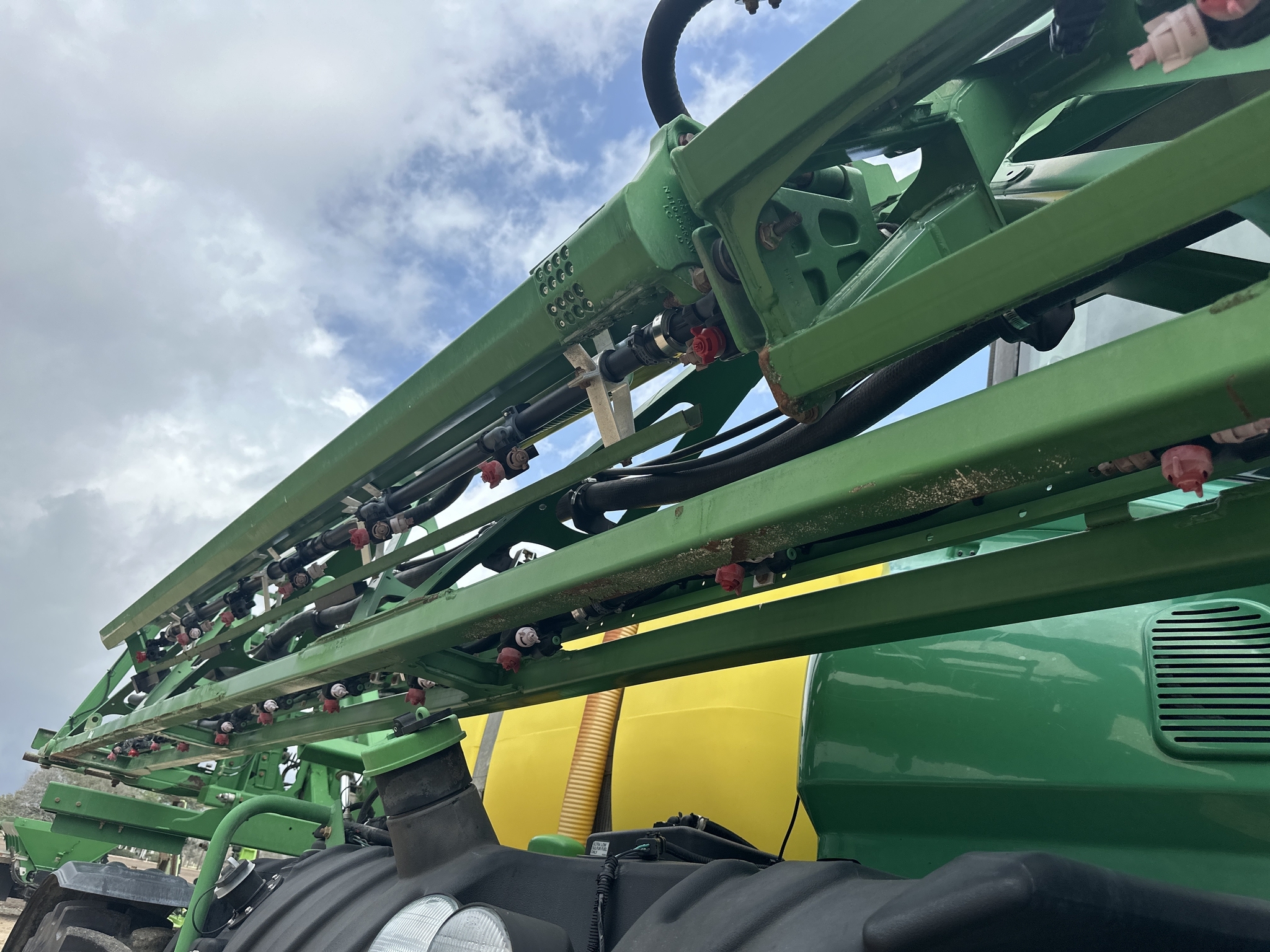 2015 John Deere R4030 Self-Propelled Sprayer