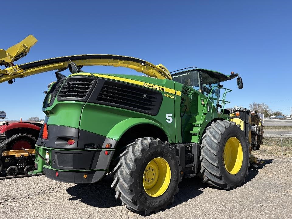 2025 John Deere 9900 Self-Propelled Forage Harvester