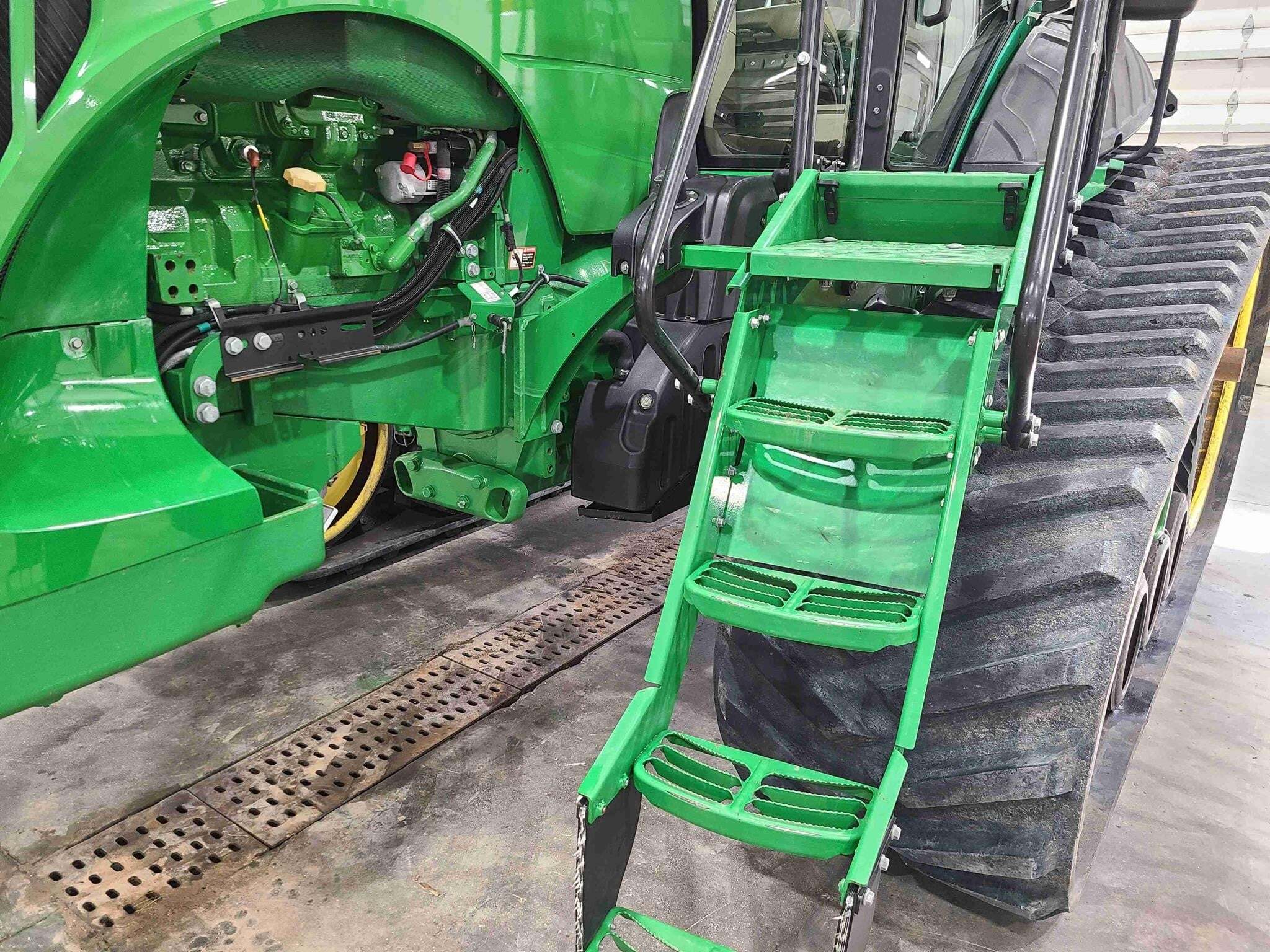 2015 John Deere 8370RT Tractor