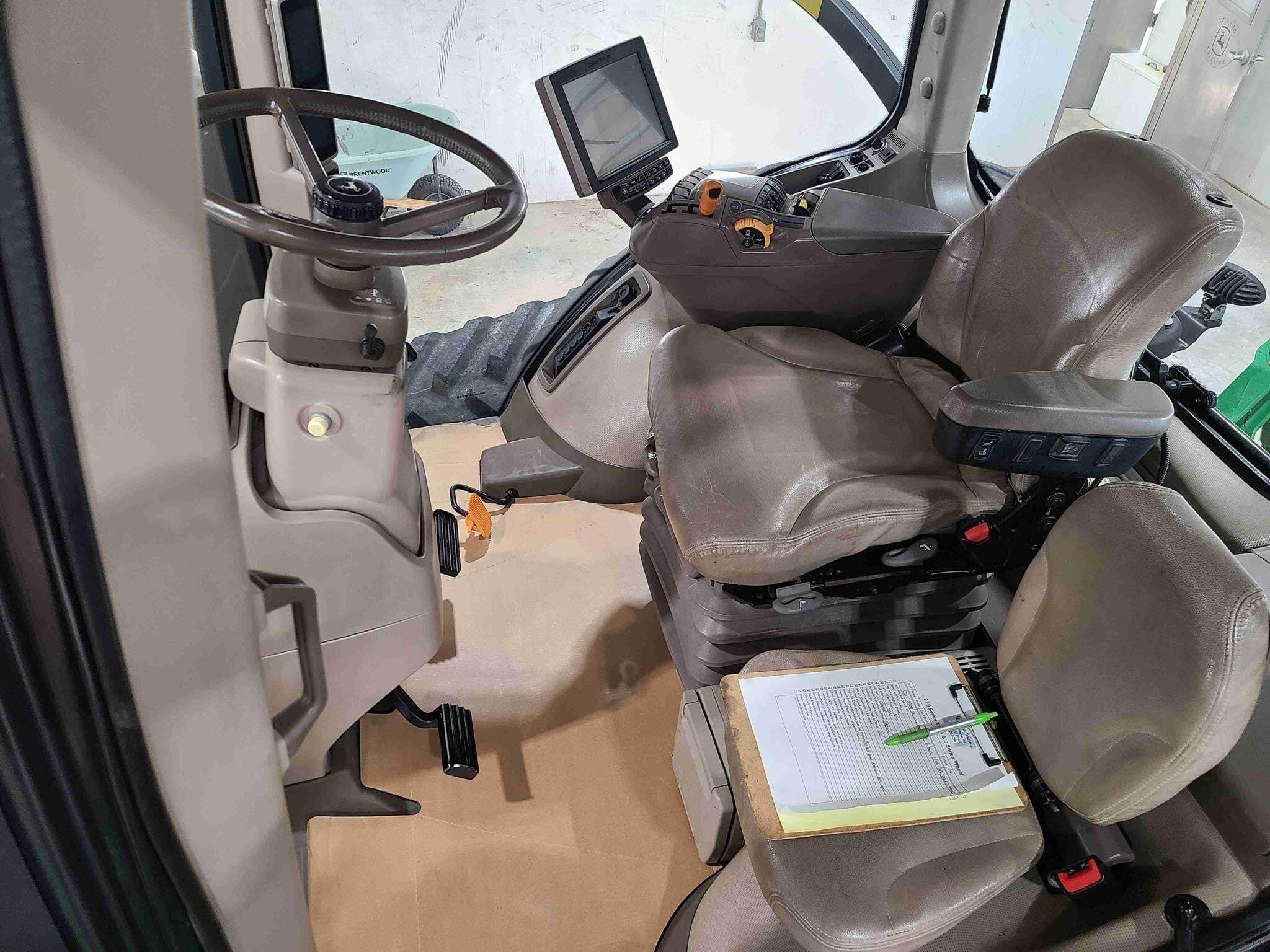 2015 John Deere 8370RT Tractor